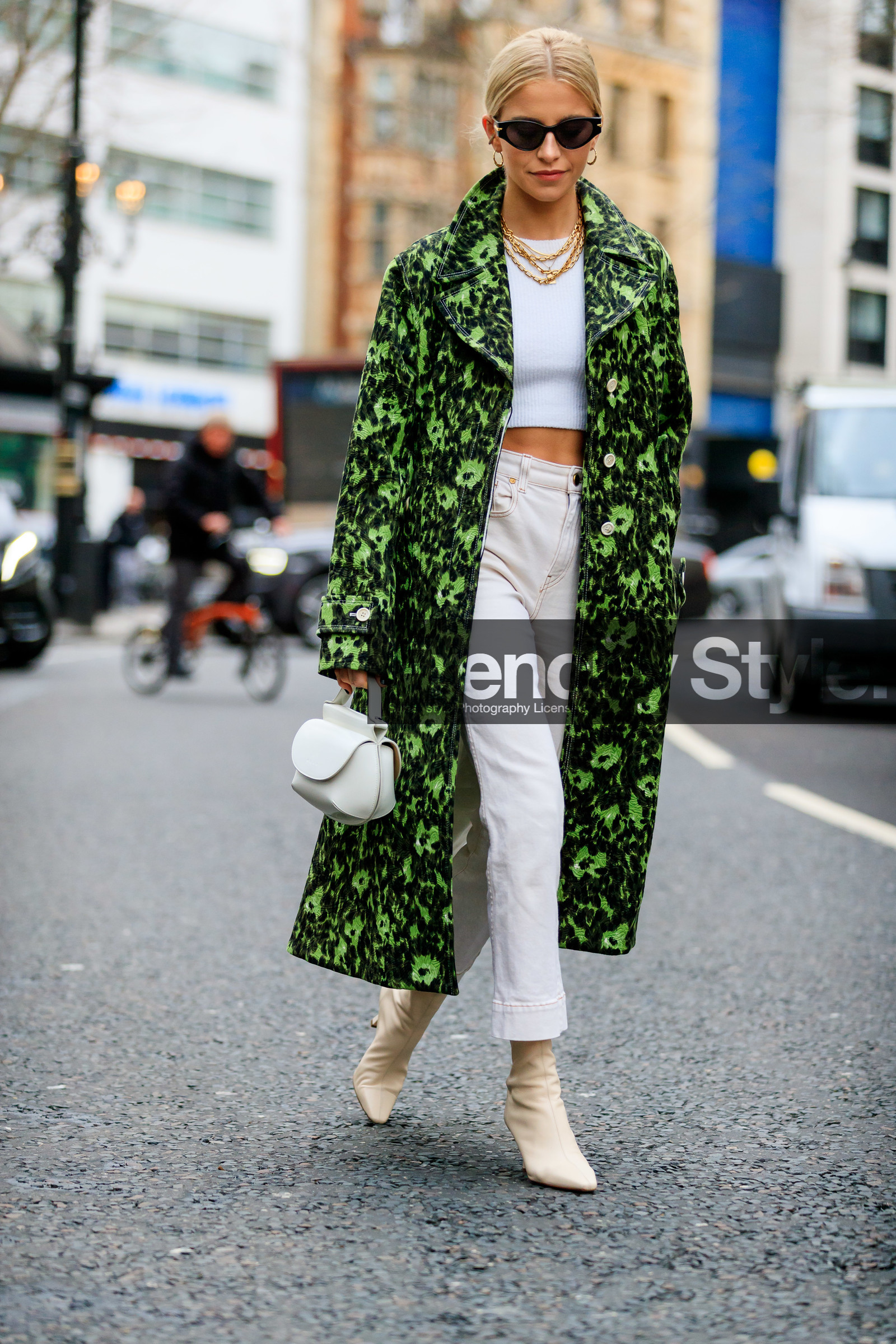caro daur, black sunglasses, butterfly sunglasses, multi necklace, golden necklace, golden earrings, hoop earrings, big chain necklace, chain necklace, white pullover, white jeans, white leather bag, white leather boots, cropped pullover, green coat, brocart coat, floral embroidered coat, floral printed coat, mini bag, hand bag, round shape bag, high heels boots, fashion week, frenchystyle, FW, jonathan paciullo, street style, LFW, LONDON, AUTUMN WINTER 2020-2021, FALL WINTER 2020-2021, FW 20-21, vertical, full length