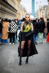 dotted stockings, black shoes, pattent shoes, tatoos, tie dye tanktop, loop earrings, pony tail, mini skirt, black jacket, leather jacket, silver necklace, lock pendant necklace, fashion week, frenchystyle, FW, jonathan paciullo, street style, AUTUMN WINTER 2022-2023, FALL WINTER 2022_2023, FW 22-23, PFW, PARIS, vertical, full length
