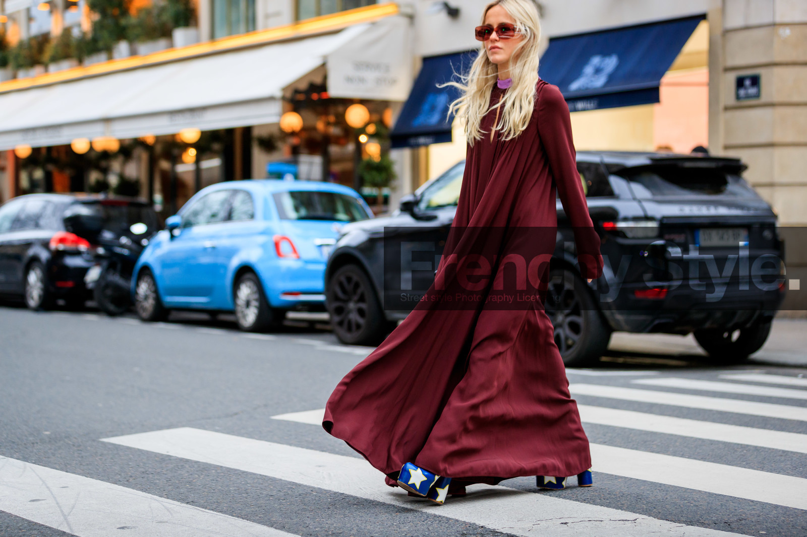 burgundy dress, lilac dress, pleated dress, long dress, long sleeves dress, loose dress, smoked sunglasses, square shape glasses, strassed sunglasses, blue leather boots, platform shoes, stars printed boots, fashion week, frenchystyle, FW, jonathan paciullo, street style, PFW, PARIS, AUTUMN WINTER 2020-2021, FALL WINTER 2020-2021, FW 20-21, horizontal, detail, atmosphere details