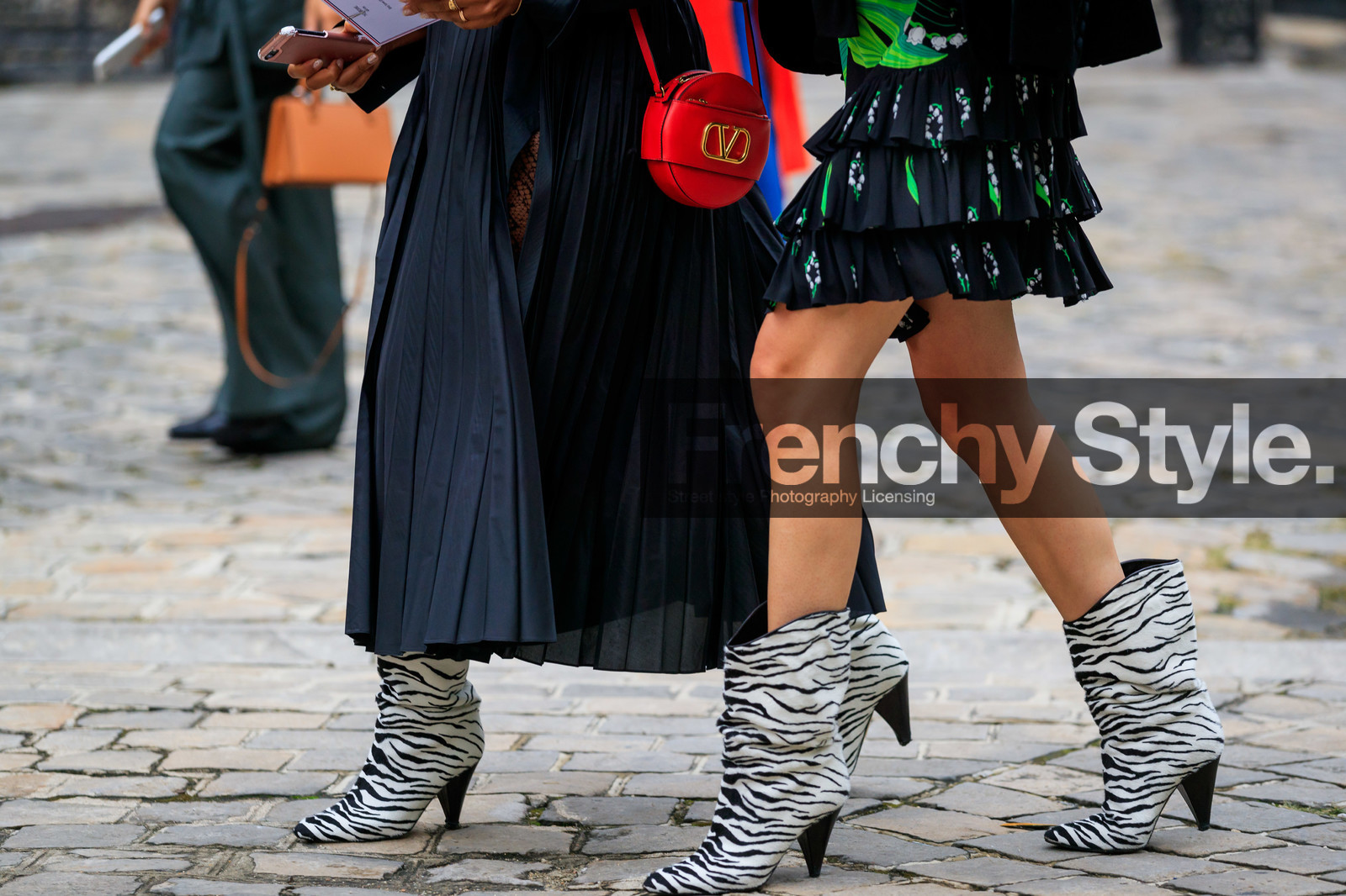 julia gall, legs detail, shoes detail, fur boots, white boots, black boots, kitten heels boots, cowboy boots, red leather bag, valentino bag, round shape bag, black skirt, pleated skirt, long skirt, ruffle dress, mini dress, green dress, floral printed dress, fashion week, frenchystyle, FW, jonathan paciullo, street style, PFW, PARIS, SPRING SUMMER 2020, SS 20, horizontal, atmosphere details, detail
