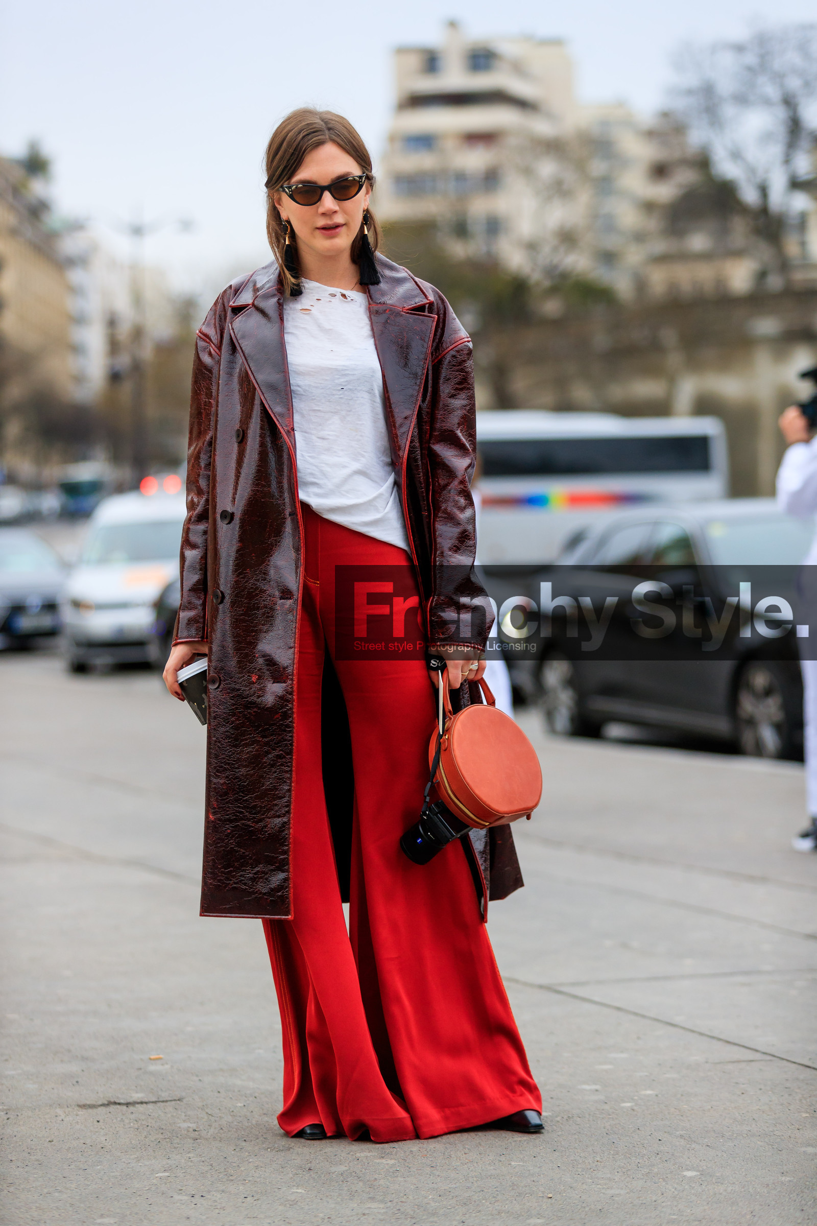 bordeaux, brown bag, burgundy, leather bag, leather coat, red coat, red pants, sunglasses, trousers, white t shirt, street style, jonathan paciullo, FW, frenchystyle, fashion week, PFW, PARIS, AUTUMN WINTER 2018-2019, FALL WINTER 2018-2019, FW 18-19, vertical, full length