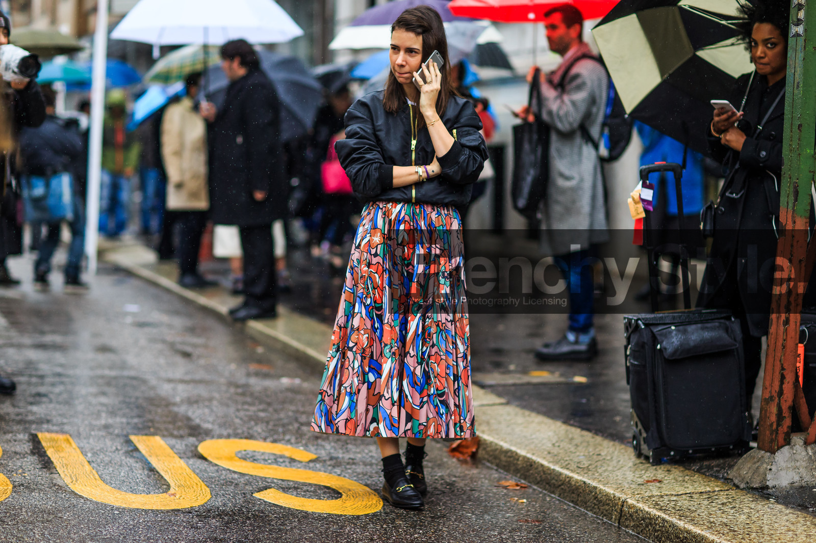 atmosphere details, AUTUMN WINTER 2016-2017, AW 16-17, black jacket, black loafers, black socks, bomber jacket, FALL WINTER 2016-2017, fashion week, frenchystyle, full length, FW, FW 16-17, graphic skirt, gucci, horizontal, jonathan paciullo, leather shoes, LFW, LONDON, MENSWEAR, multicolor skirt, natasha goldenberg, pleated skirt, printed skirt, red skirt, street style, zip