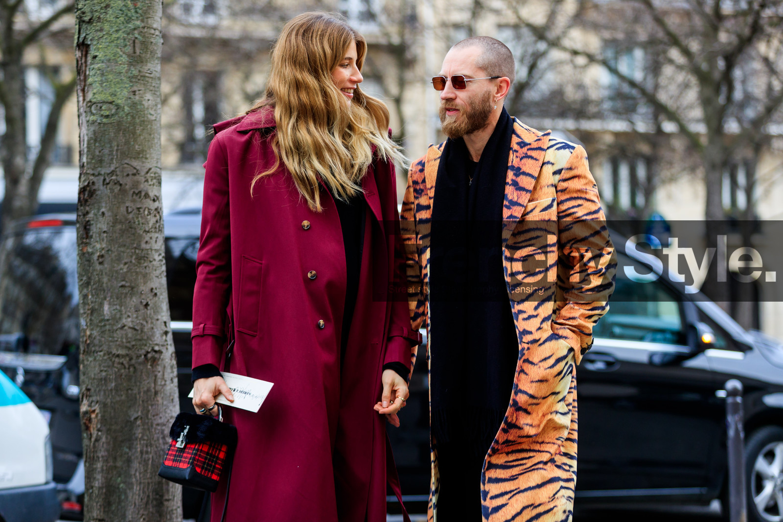 animal print, black sweater, bordeaux, burgundy, graphic bag, graphic jacket, leather bag, orange coat, printed bag, printed jacket, red bag, red coat, sunglasses, tartan, zebra, street style, jonathan paciullo, FW, frenchystyle, fashion week, PFW, PARIS, AUTUMN WINTER 2018-2019, FALL WINTER 2018-2019, FW 18-19, horizontal, atmosphere details, justin o'shea, veronika heilbrunner