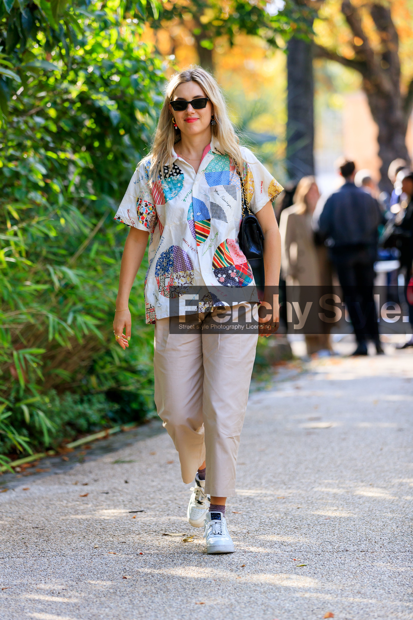 aemilia madden, light beige pants, cropped pants, white shirt, short sleeves shirt, embroidered shirt, patchwork shirt, floral printed shirt, PARIS, PFW, SPRING SUMMER 2020, SS 20, fashion week, frenchystyle, FW, jonathan paciullo, street style, vertical, full length