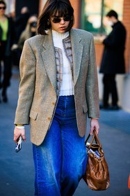 tweed blazer, plaid blazer, white top, black sunglasses, creole earrings, classic jeans, brown handbag, leather handbag, highwaist jeans, multicolor blazer, fashion week, frenchystyle, FW, jonathan paciullo, street style, MFW, MILAN, FALL WINTER 2022_2023, AUTUMN WINTER 2022-2023, FW 22-23, vertical, atmosphere details