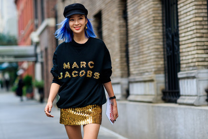 atmosphere details, beret, black hat, black sweater, detail, embroidered sweater, fashion week, frenchystyle, FW, glitter, gold, golden skirt, horizontal, irene kim, jonathan paciullo, marc jacobs, NEW YORK, NYFW, printed sweater, sequined skirt, shiny skirt, SPRING SUMMER 2018, SS 18, street style