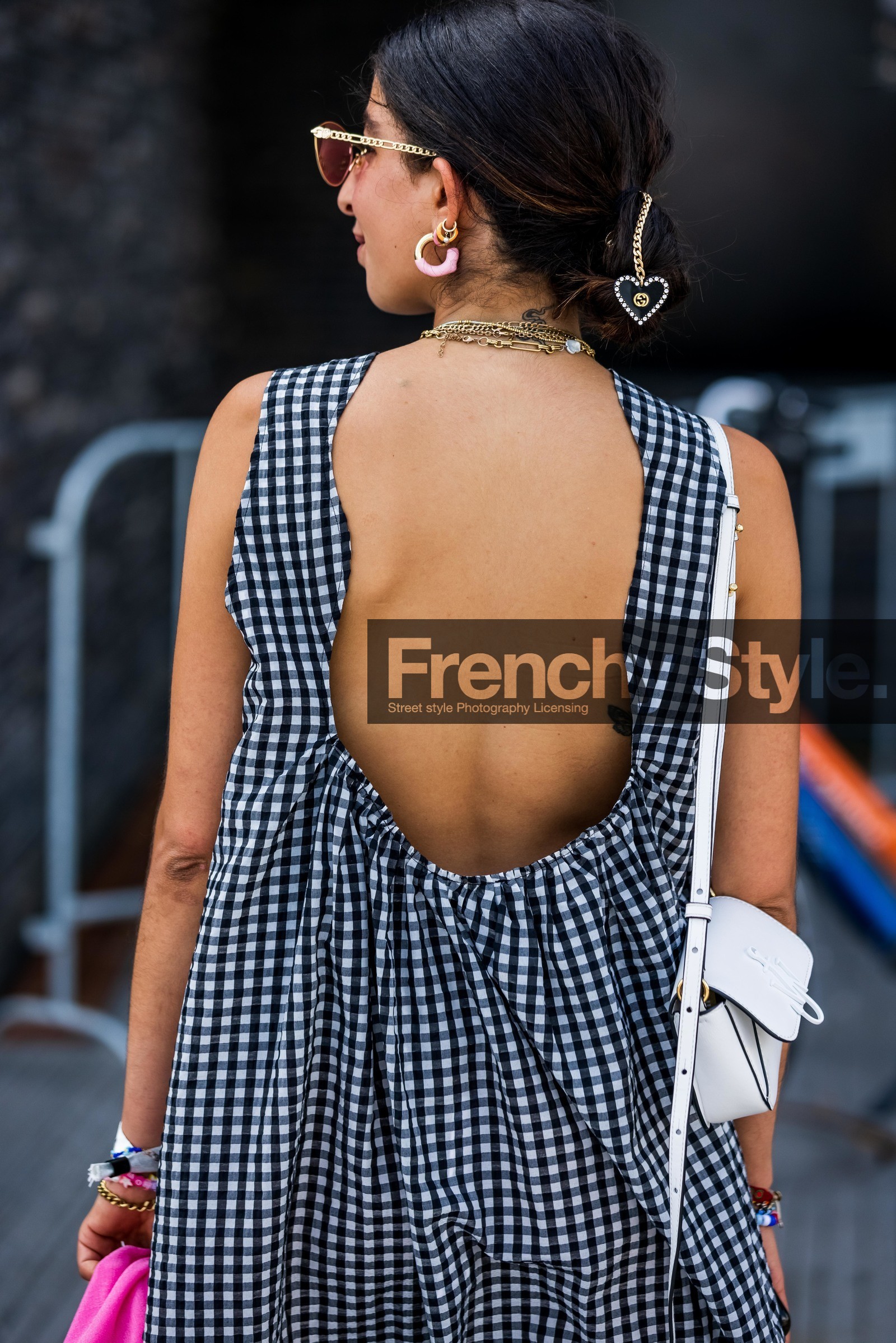 Selma Kaci, vichy printed dress, black dress, white dress, bicolor dress, checked dress, sleeveless dress, loose dress, long dress, orange earrings, pink earrings, multi earrings, hoop earrings, back details, bare back dress, white leather bag, j w anderson bag, hair clip, hair details, gucci hair clip, heart shape hair clip, close up detail, fashion week, frenchystyle, FW, jonathan paciullo, street style, SPRING SUMMER 2022, SS 22, COPENHAGEN, CPHFW, vertical, atmosphere details