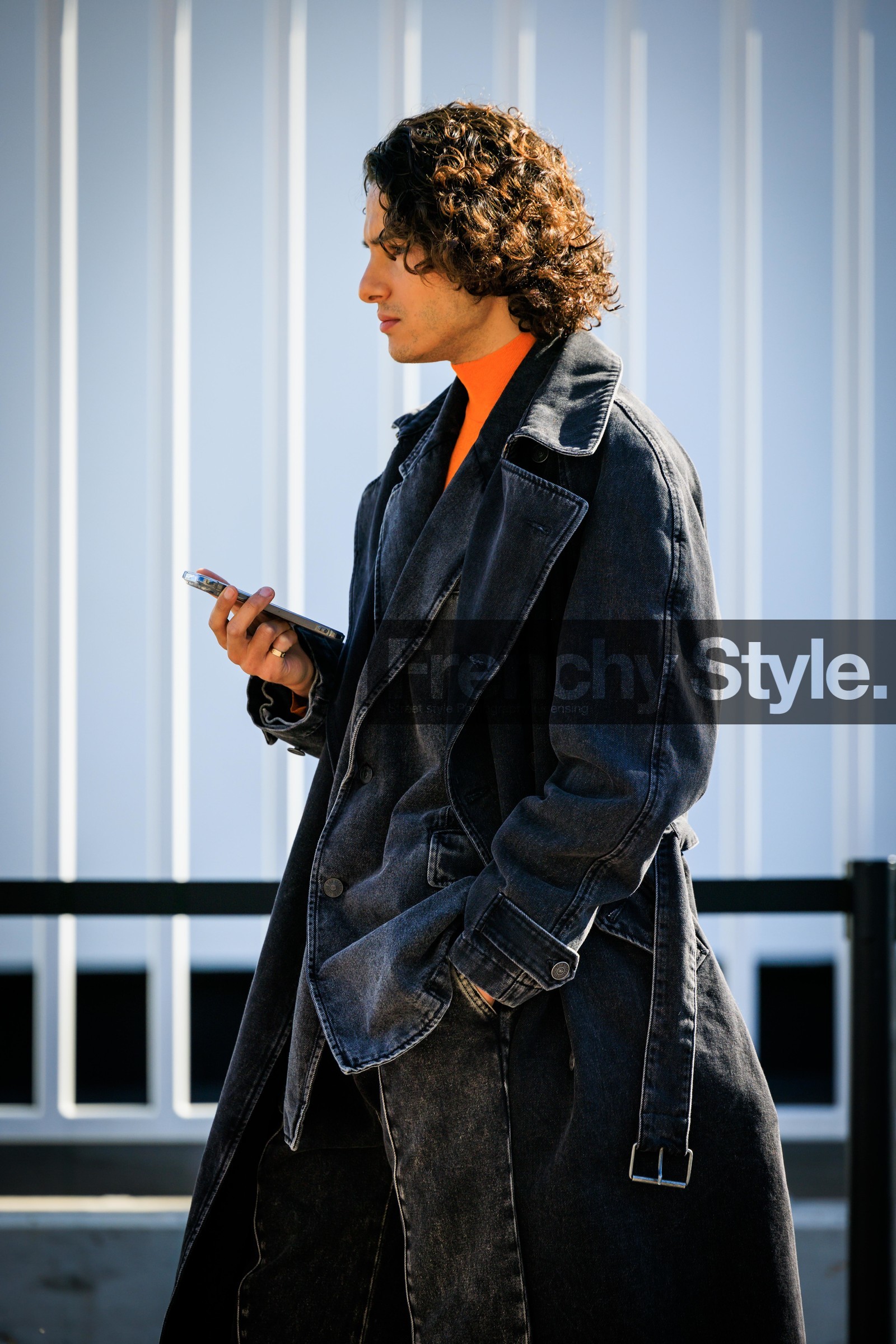 denim full look, denim trench, oversized trench, grey denim trench, orange turtleneck, fashion week, frenchystyle, FW, jonathan paciullo, street style, MFW, MILAN, AUTUMN WINTER 2022-2023, FALL WINTER 2022_2023, FW 22-23, vertical, atmosphere details