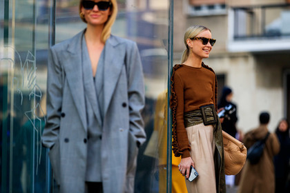 animal print, beige bag, beige pants, blazer, brown belt, brown sweater, green belt, grey coat, grey jacket, grey pants, grey suit, jeanette madsen, leather bag, leather belt, maison martin margiela, ruffles, snake print, sunglasses, thora valdimars, trousers, MILAN, MFW, fashion week, frenchystyle, FW, jonathan paciullo, street style, AUTUMN WINTER 2019-2020, AW 19-20, FALL WINTER 2019-2020, FW 19-20, atmosphere details, detail, horizontal