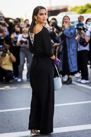 back, back detail, black dress, Camila Coelho, dress, earrings, fluid dress, leather bag, long dress, prada bag, prada glooves, prada look, print, purple glooves, white bag, fashion week, frenchystyle, FW, jonathan paciullo, street style, SPRING SUMMER 2022, SS 22, MFW, MILAN, vertical, full length