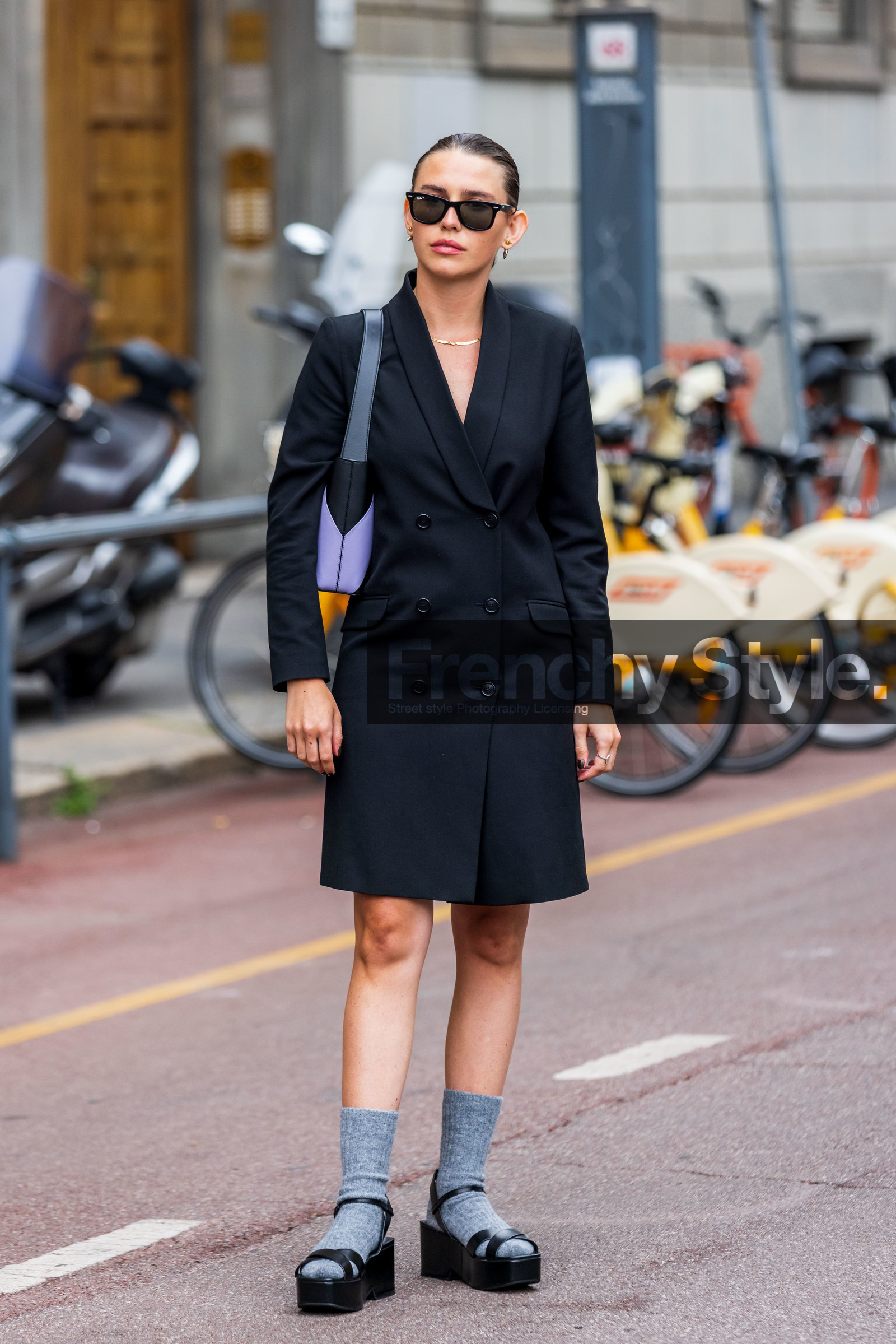 bag, black coat, black sandals, black sunglasses, blazer, grey socks, leather bag, leather sandals, long blazer, ray ban, sandals, Sarah-Lou Falk, sock, sunglasses, wool socks, fashion week, frenchystyle, FW, jonathan paciullo, street style, SPRING SUMMER 2022, SS 22, MFW, MILAN, vertical, full length