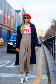 beige pants, beret, blue jacket, gucci, high waist, leather shoes, printed shoes, printed t shirt, red hat, sunglasses, white sneakers, white t shirt, street style, jonathan paciullo, FW, frenchystyle, fashion week, NYFW, NEW YORK, AUTUMN WINTER 2018-2019, AW 18-19, FALL WINTER 2018-2019, FW 18-19, vertical, full length