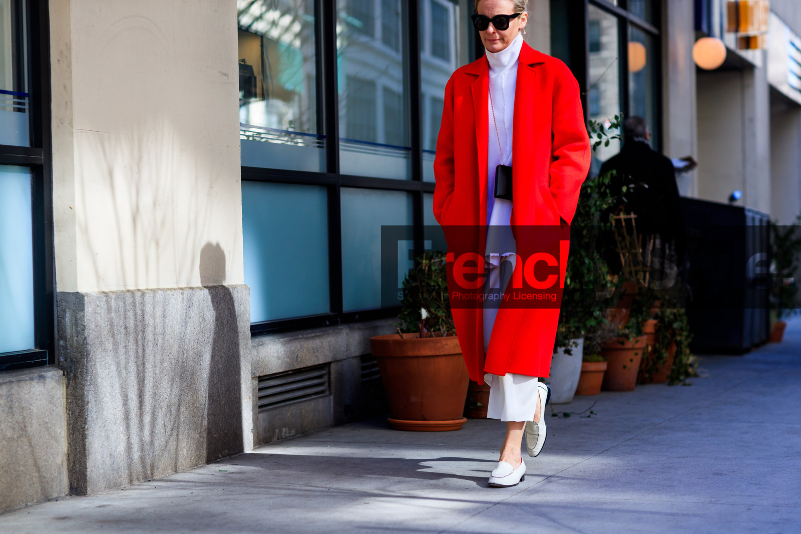leather shoes, red coat, sunglasses, trousers, white pants, white shirt, white shoes, street style, jonathan paciullo, FW, frenchystyle, fashion week, NYFW, NEW YORK, AUTUMN WINTER 2018-2019, AW 18-19, FALL WINTER 2018-2019, FW 18-19, atmosphere details, horizontal, detail