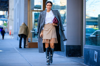 tamara kalinic, grey coat, oversize coat, white shirt, beige skirt, pleated skirt, lace shirt, lace skirt, wrap skirt, burgundy leather clutch, bottega veneta bag, cartier bracelet, cartier clou bracelet, golden bracelet, strassed headband, black headband, mirror shoes, high boots, silvered boots, plastic boots, fashion week, frenchystyle, FW, jonathan paciullo, street style, AUTUMN WINTER 2020-2021, FALL WINTER 2020-2021, FW 20-21, horizontal, atmosphere details, full length, NYFW, NEW YORK
