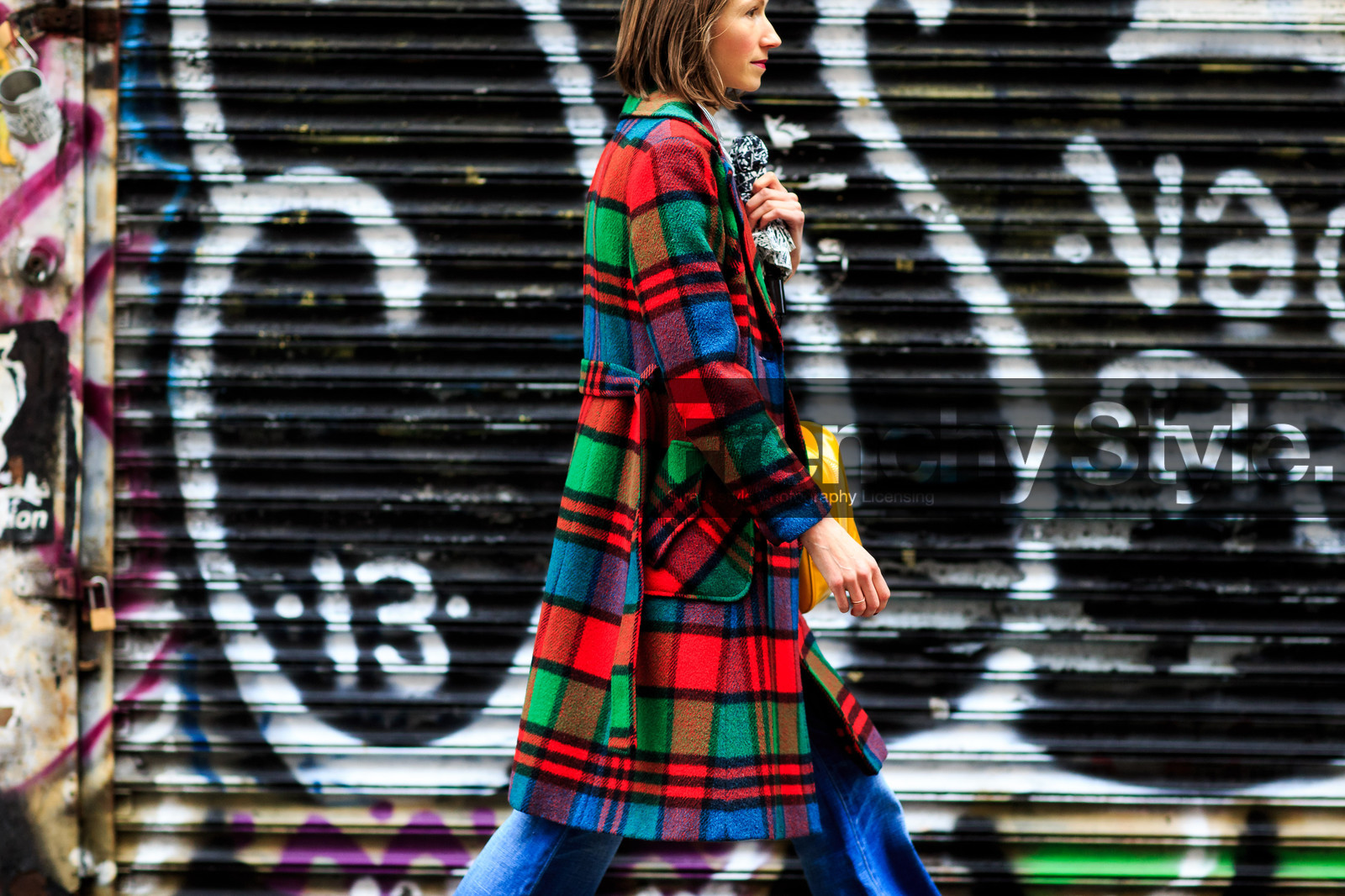 atmosphere details, AUTUMN WINTER 2016-2017, AW 16-17, blue denim, checked coat, denim pants, detail, fashion week, frenchystyle, FW, FW 16-17, grunge, horizontal, jeans, jonathan paciullo, leather bag, NEW YORK, NYFW, plaid, red coat, street style, tartan, trousers, woman, yellow bag