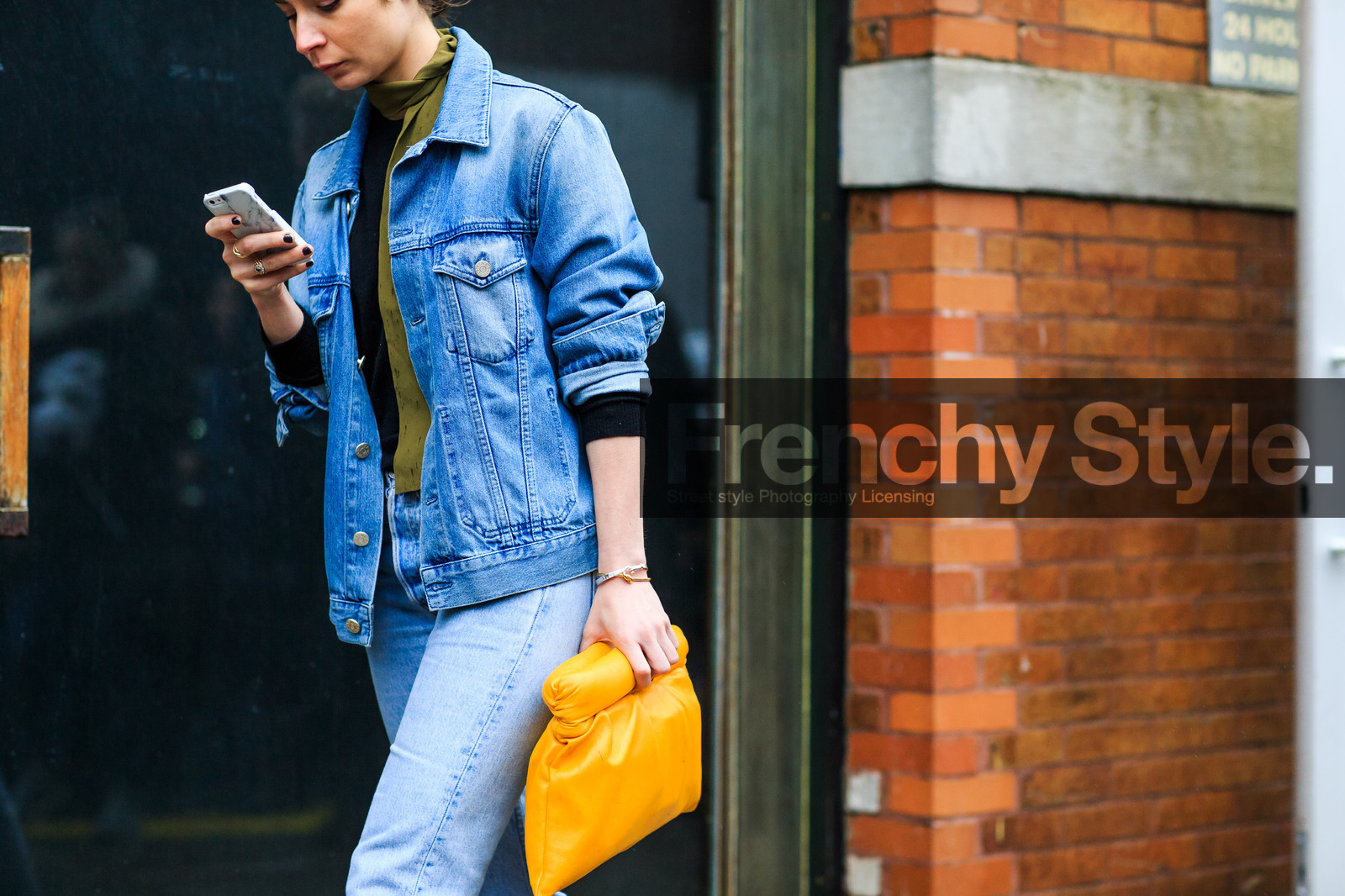 atmosphere details, AUTUMN WINTER 2016-2017, AW 16-17, blue denim, bracelet, céline, denim jacket, denim pants, detail, fashion week, frenchystyle, FW, FW 16-17, horizontal, iphone, irina lakicevic, jeans, jonathan paciullo, kaki scarf, leather bag, NEW YORK, NYFW, street style, trousers, woman, yellow bag