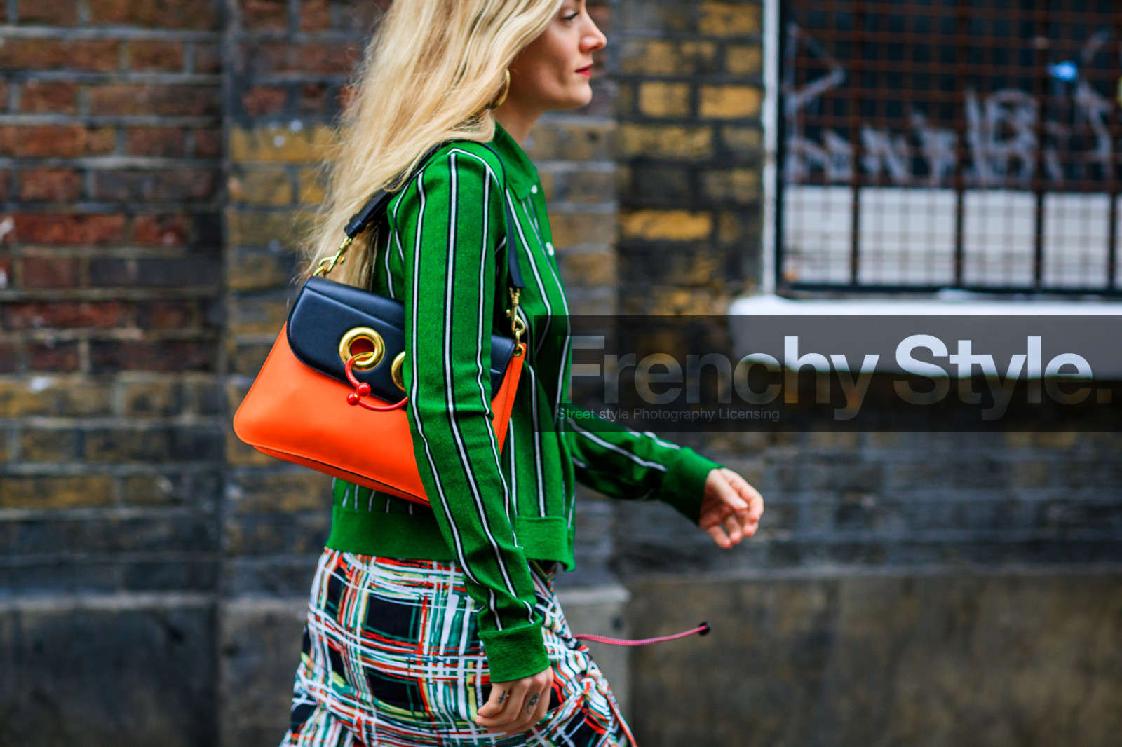 atmosphere details, AUTUMN WINTER 2017-2018, AW 17-18, checked skirt, detail, FALL WINTER 2017-2018, fashion week, frenchystyle, FW, FW 17-18, graphic skirt, graphic sweater, green sweater, horizontal, jonathan paciullo, jw anderson, kate foley, leather bag, LFW, LONDON, multicolor skirt, orange bag, plaid, printed skirt, printed sweater, street style, striped sweater, stripes