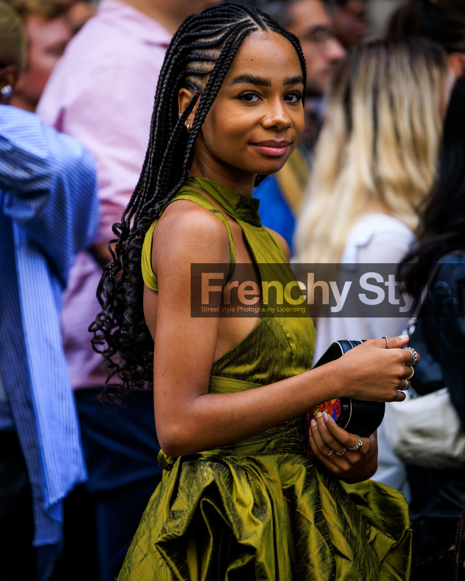 fashion week, frenchystyle, FW, jonathan paciullo, street style, PFW, PARIS, SPRING SUMMER 2024, SS 24, vertical, atmosphere details, detail