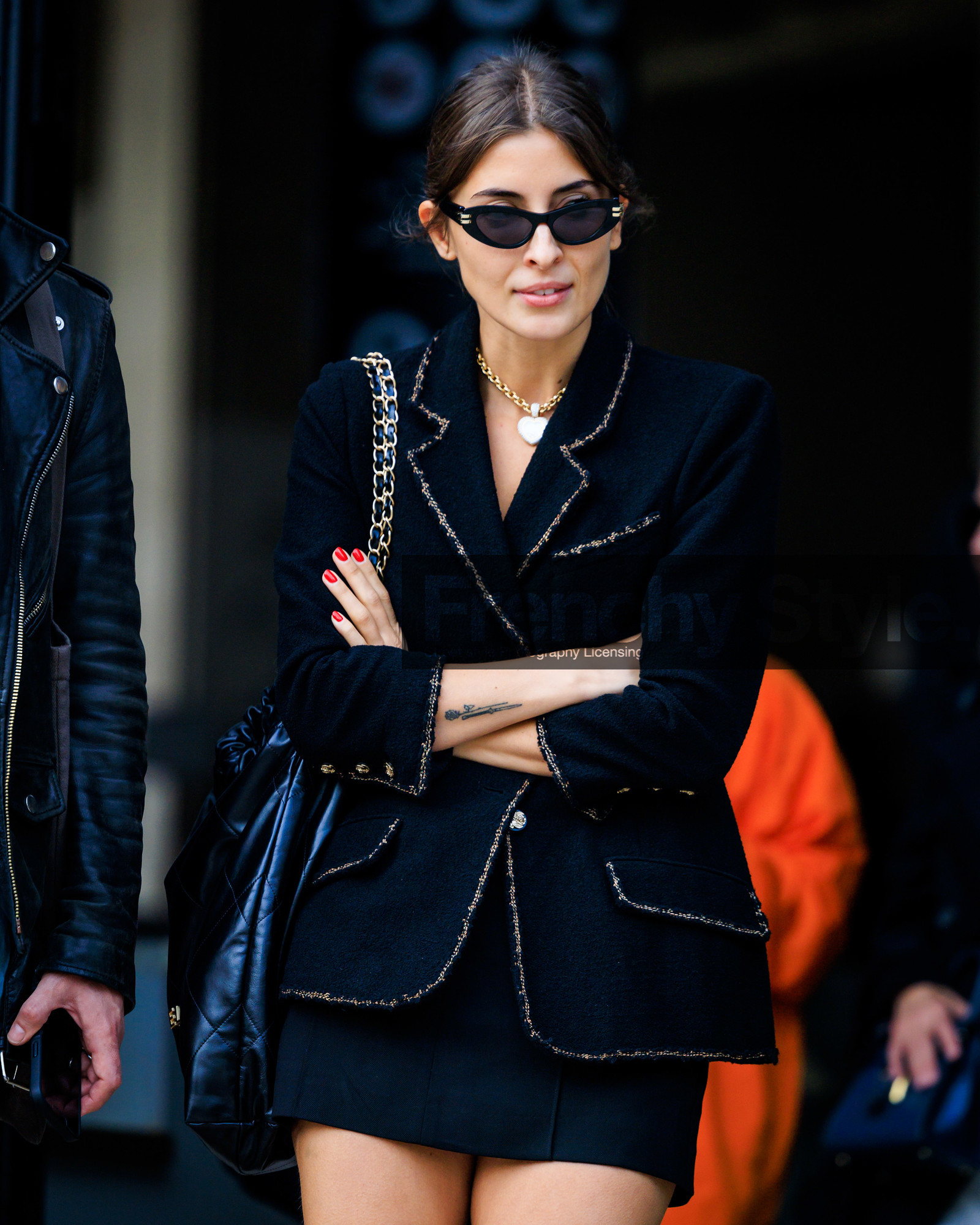 fashion week, frenchystyle, FW, jonathan paciullo, street style, PFW, PARIS, SPRING SUMMER 2024, SS 24, vertical, atmosphere details, detail