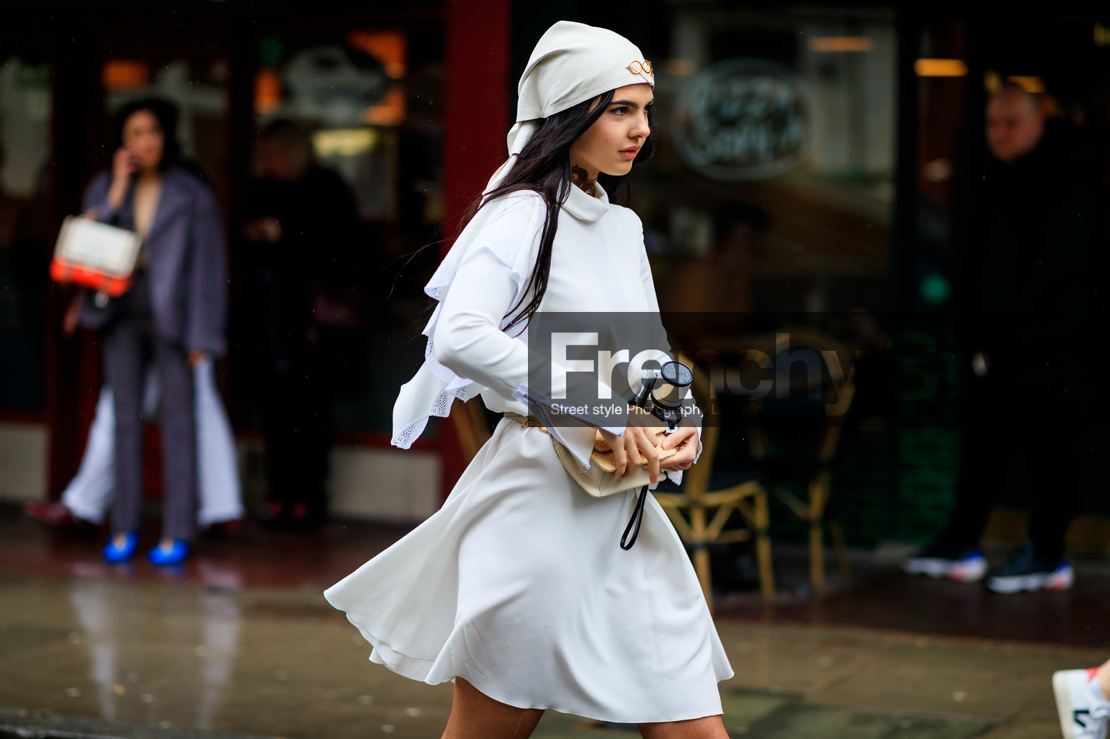beige bag, doina ciobanu, fanny pack, headscarf, jw anderson, leather bag, white dress, white scarf, LONDON, LFW, fashion week, frenchystyle, FW, jonathan paciullo, street style, AUTUMN WINTER 2019-2020, AW 19-20, FW 19-20, FALL WINTER 2019-2020, horizontal, atmosphere details, detail
