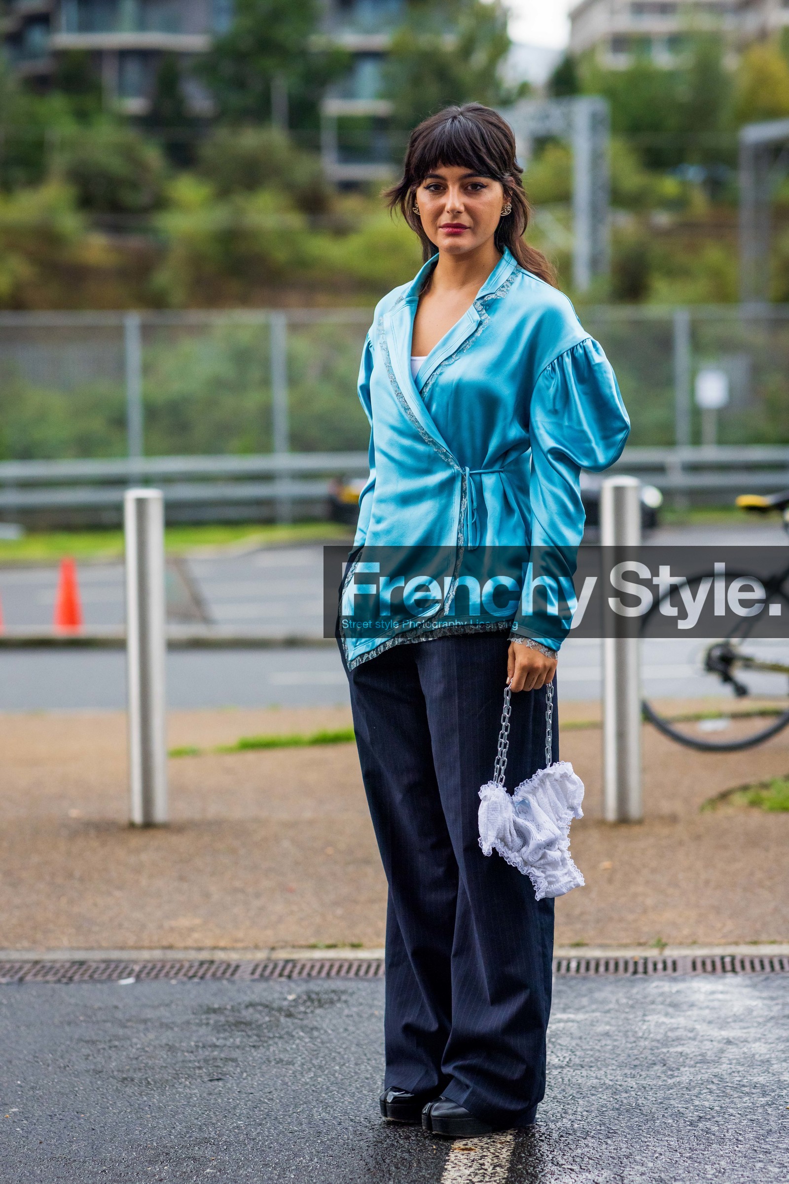 Maria Bernad, blouse, leather, blue sky, blue, denim, flared pants, jeans, navy blue, white, margiela shoes, fashion week, frenchystyle, FW, jonathan paciullo, street style, SS 22, SPRING SUMMER 2022, LFW, LONDON, vertical, full length