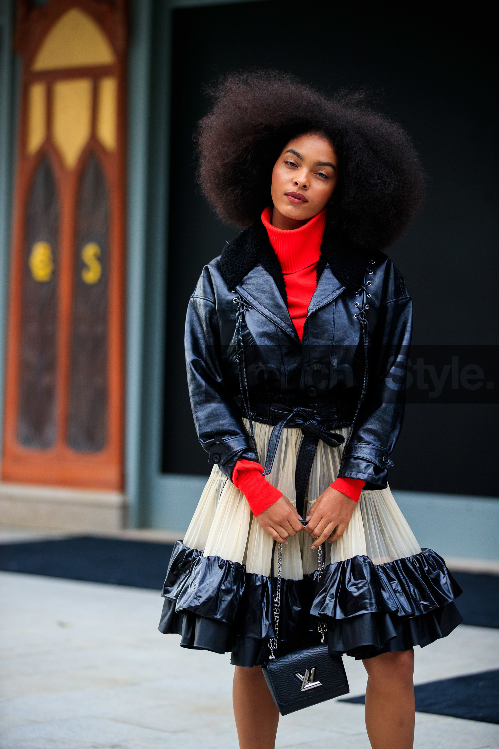 sharon alexie, black leather bag, black leather jacket, black leather skirt, nude skirt, ruffle skirt, tulle skirt, fur coat, fur collar coat, laced coat, red pullover, turtleneck pullover, louis vuitton bag, louis vuitton coat, louis vuitton skirt, louis vuitton total look, PARIS, PFW, fashion week, frenchystyle, FW, jonathan paciullo, street style, SPRING SUMMER 2021, SS 21, vertical, atmosphere details, detail