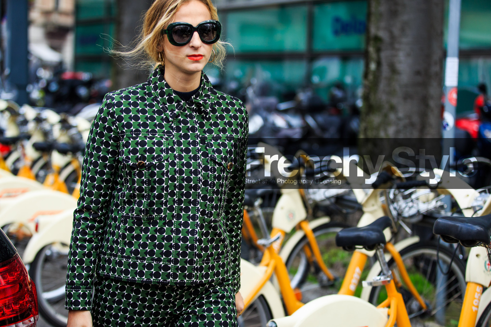 annie georgia greenberg, atmosphere details, AUTUMN WINTER 2016-2017, AW 16-17, detail, FALL WINTER 2016-2017, fashion week, frenchystyle, FW, FW 16-17, geometric, graphic jacket, graphic pants, graphic suit, green jacket, green pants, green suit, horizontal, jonathan paciullo, LFW, LONDON, MENSWEAR, orange lips, printed jacket, printed pants, printed suit, street style, striped jacket, sunglasses, trousers