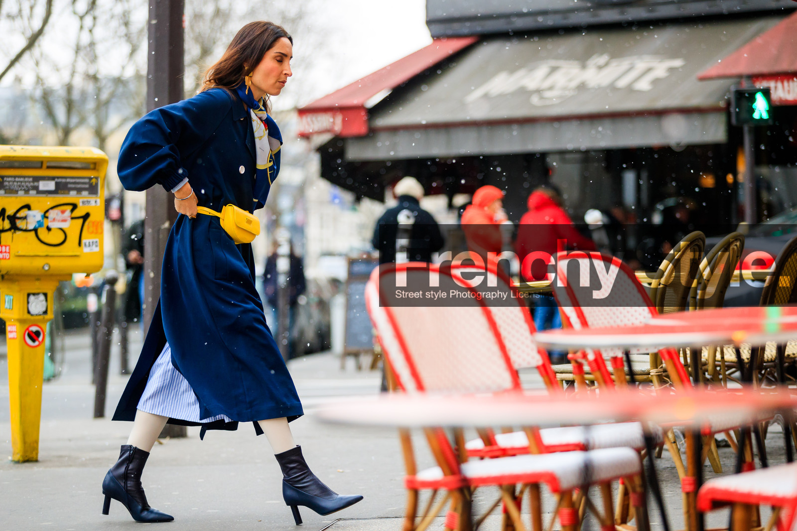 black shoes, blue coat, blue scarf, earrings, fanny pack, high heels, leather bag, leather shoes, trench coat, yellow bag, fashion week, frenchystyle, FW, jonathan paciullo, street style, PFW, PARIS, AUTUMN WINTER 2018-2019, FALL WINTER 2018-2019, FW 18-19, horizontal, atmosphere details, full length, erin adamson