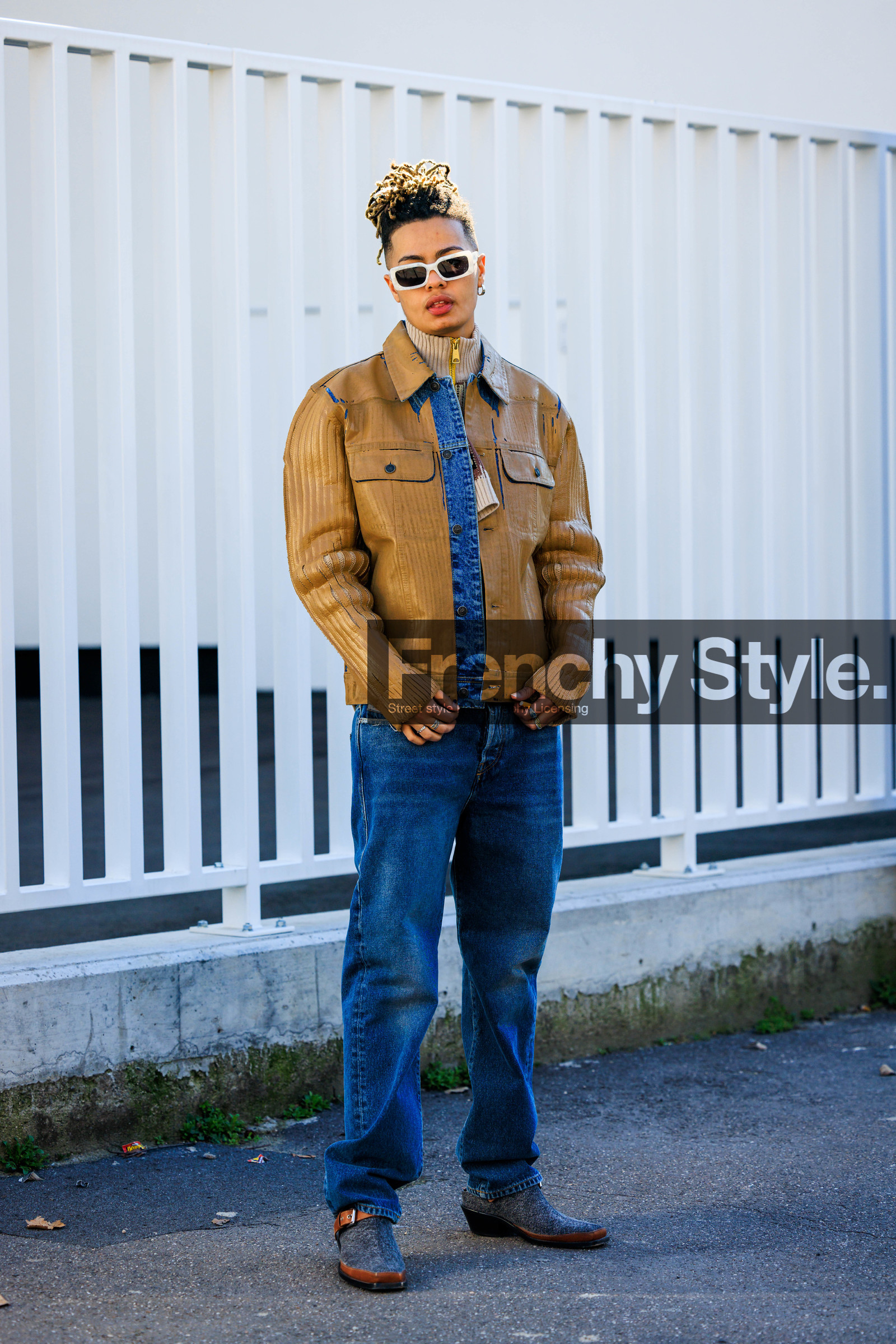 diesel full look, diesel jeans, wideleg blue jeans, leather jacket, camel jacket, white sunglasses, knitted cropped top, zipped cropped top, dual toned cropped top, grey boots, silver loops, dreadlocks hair, fashion week, frenchystyle, FW, jonathan paciullo, street style, MFW, MILAN, AUTUMN WINTER 2022-2023, FALL WINTER 2022_2023, FW 22-23, vertical, full length