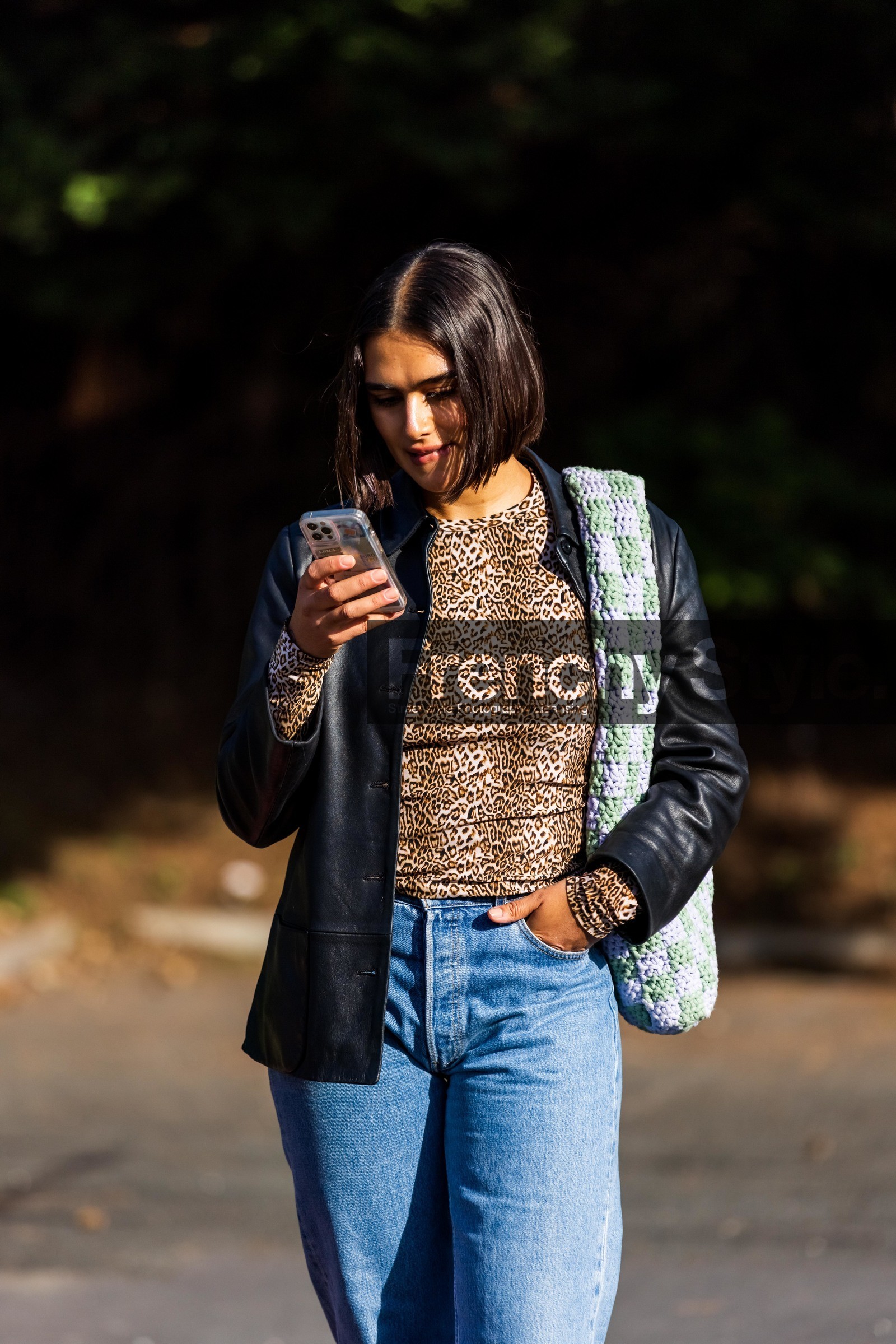 bag, black jacket, blue denim, brown top, crochet bag, denim, green bag, jacket, jean, Jill Kortleve, leather jacket, leopard print, leopard top, lila bag, print, printed top, top, street style, jonathan paciullo, FW, frenchystyle, fashion week, PFW, PARIS, SPRING SUMMER 2022, SS 22, vertical, atmosphere details, model