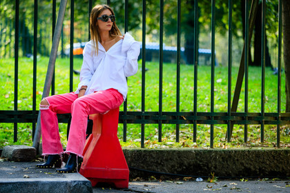 atmosphere details, black boots, chiara capitani, denim pants, detail, fashion week, frenchystyle, FW, horizontal, jonathan paciullo, leather shoes, MFW, MILAN, pink pants, SPRING SUMMER 2017, SS 17, street style, sunglasses, trousers, white shirt