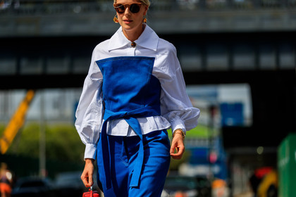 atmosphere details, blue denim, bustier top, denim pants, denim top, detail, fashion week, frenchystyle, FW, horizontal, jeans, jonathan paciullo, NEW YORK, NYFW, red bag, SPRING SUMMER 2018, SS 18, street style, sunglasses, trousers, white shirt