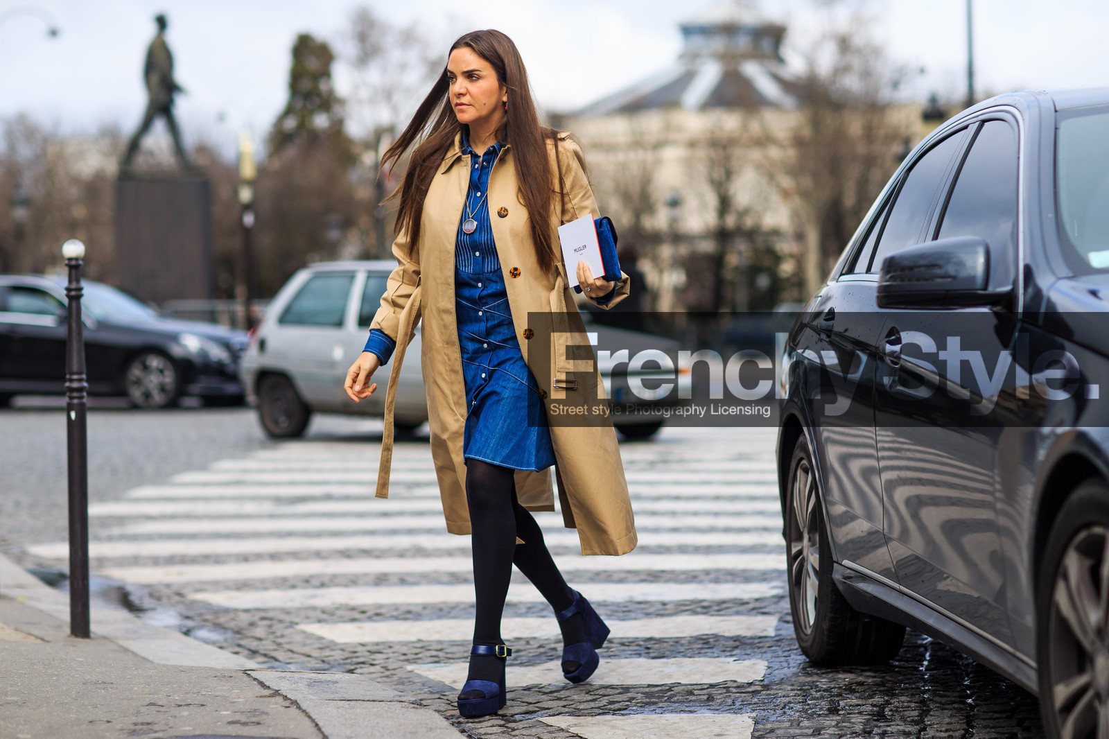 atmosphere details, AUTUMN WINTER 2016-2017, AW 16-17, beige coat, blue denim, blue shoes, denim dress, FALL WINTER 2016-2017, fashion week, frenchystyle, full length, FW, FW 16-17, horizontal, jonathan paciullo, PARIS, PFW, street style, suede shoes, trench coat, wedges