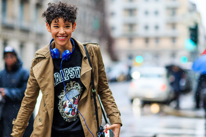 atmosphere details, AUTUMN WINTER 2016-2017, AW 16-17, beige coat, black t shirt, curly hair, detail, FALL WINTER 2016-2017, fashion week, frenchystyle, FW, FW 16-17, headphones, horizontal, janiece dilone, jonathan paciullo, LFW, LONDON, MENSWEAR, model, printed t shirt, short hair, street style, trench coat