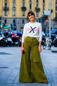 green pants, message, printed sweater, trousers, white sweater, wide pants, fashion week, frenchystyle, FW, jonathan paciullo, street style, MFW, MILAN, AUTUMN WINTER 2019-2020, AW 19-20, FALL WINTER 2019-2020, FW 19-20, vertical, full length