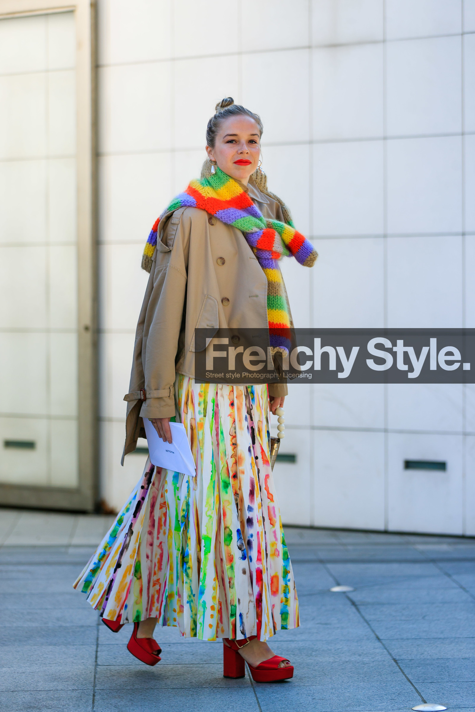 beige jacket, chloe king, graphic dress, graphic skirt, high heels, leather shoes, multicolor dress, multicolor skirt, multicolor sweater, printed dress, printed skirt, printed sweater, red shoes, striped sweater, tied up sweater, white skirt, PARIS, PFW, street style, jonathan paciullo, FW, frenchystyle, fashion week, AUTUMN WINTER 2019-2020, AW 19-20, FALL WINTER 2019-2020, FW 19-20, vertical, full length