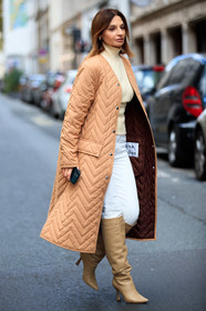 beige coat, down jacket, acne studios coat, long coat, nude coat, quilted coat, beige leather boots, high boots, high heels boots, beige leather bag, beige total look, beige pullover, turtleneck pullover, white jeans, PARIS, PFW, fashion week, frenchystyle, FW, jonathan paciullo, street style, SPRING SUMMER 2021, SS 21, vertical, full length
