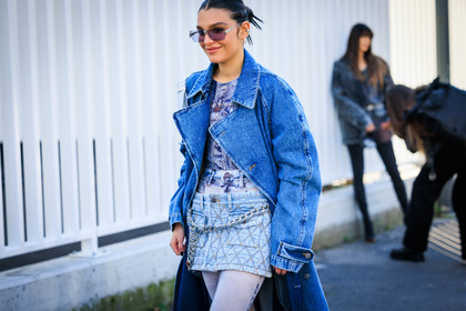 diesel full look, denim skirt, mini skirt, denim trench, jean trench, second skin top, denim handbag, sunglasses, fashion week, frenchystyle, FW, jonathan paciullo, street style, MFW, MILAN, AUTUMN WINTER 2022-2023, FALL WINTER 2022_2023, FW 22-23, horizontal, atmosphere details