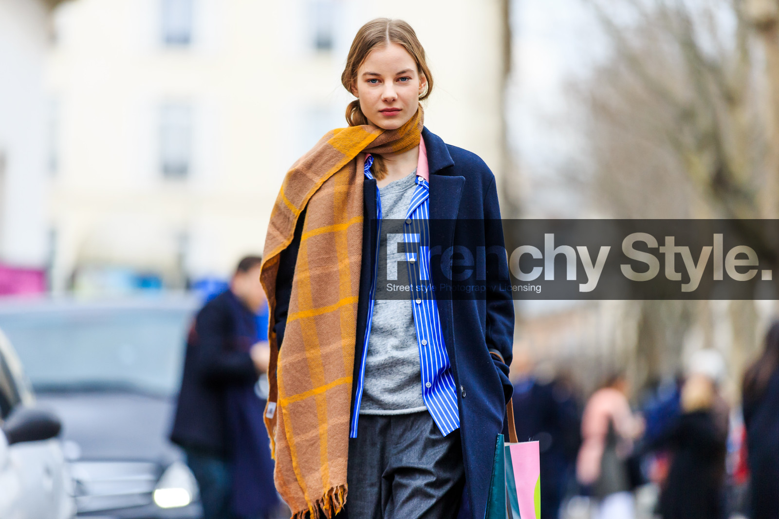 atmosphere details, AUTUMN WINTER 2016-2017, AW 16-17, beige scarf, blue coat, blue shirt, detail, FALL WINTER 2016-2017, fashion week, frenchystyle, FW, FW 16-17, grey pants, horizontal, jonathan paciullo, marni, multicolor bag, overcoat, PARIS, PFW, printed bag, printed scarf, street style, trousers