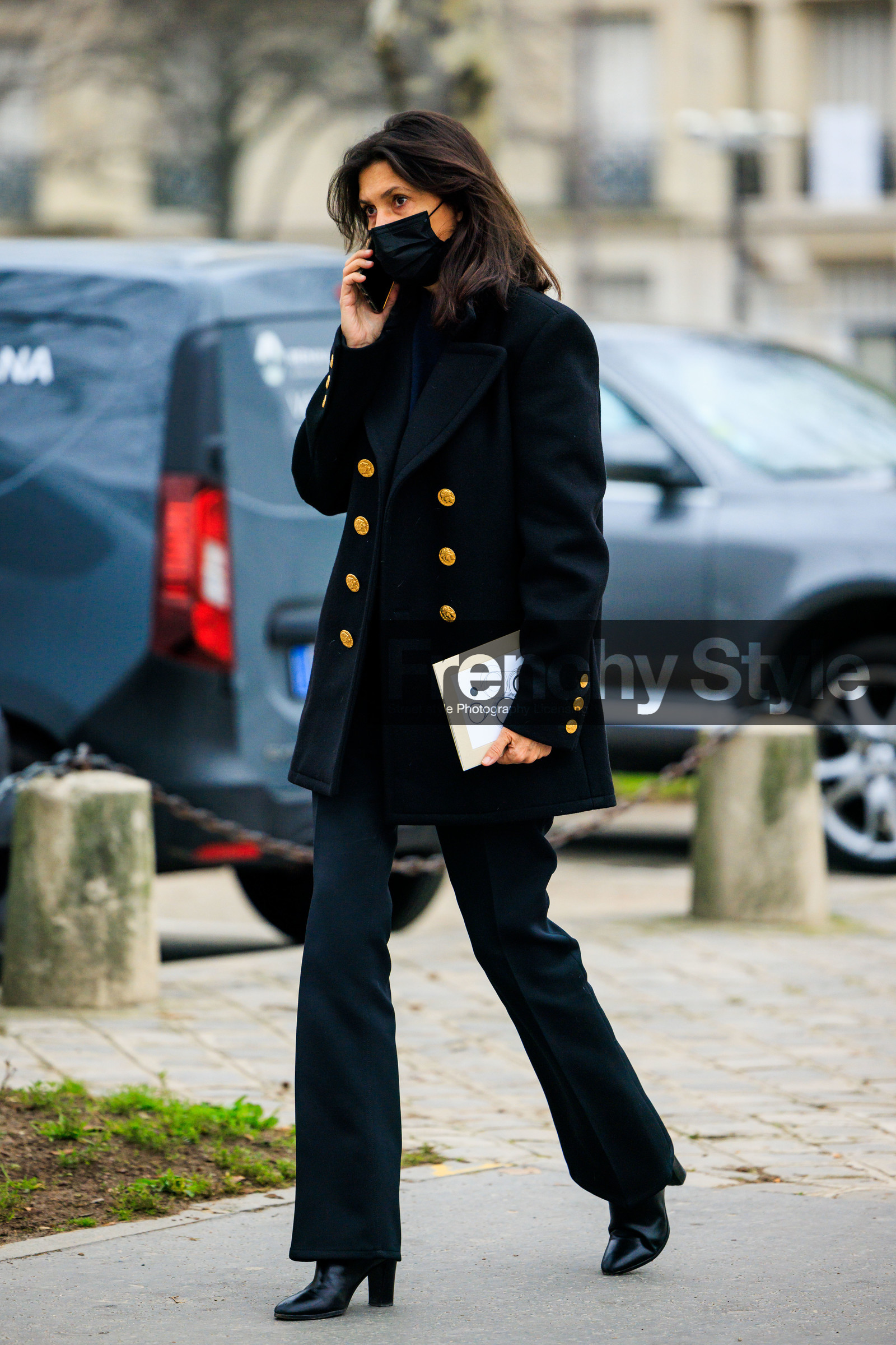 total black look, buttoned jacket, black jacket, black mask: black pants, black boots, heeled boots, fashion week, frenchystyle, FW, jonathan paciullo, street style, PARIS, PFW, SPRING SUMMER 2022, SS 22, full length, vertical, Emmanuelle Alt