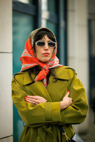 printed scarf, head scarf, black sunglasses, green trench, red nails, pink lips, details, street style, jonathan paciullo, FW, frenchystyle, fashion week, AUTUMN WINTER 2022-2023, FALL WINTER 2022_2023, FW 22-23, PFW, PARIS, vertical, detail