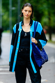 wetted hair, suede jacket, suede shirt, light blue jacket, light blue shirt, black shirt, black jacket, black jeans, black top, bicolor jacket, bicolor shirt, silvered necklace, long necklace, lucky charm necklace, street style, jonathan paciullo, FW, frenchystyle, fashion week, MFW, MILAN, SPRING SUMMER 2021, SS 21, vertical, detail, model