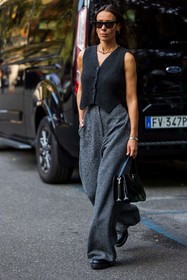 Alice Barbier, black bag, black shoes, cardigan, gold chain, grey knit, grey monochrome, knit, large pants, leather bag, leather shoes, monochrome, ribbed cardigan, sleveless cardigan, wool pants, sunglasses, black sunglasses, silver watch, patent leather, high waist pants, necklace, gold earrings, fashion week, frenchystyle, FW, jonathan paciullo, street style, MFW, MILAN, SPRING SUMMER 2022, SS 22, vertical, full length