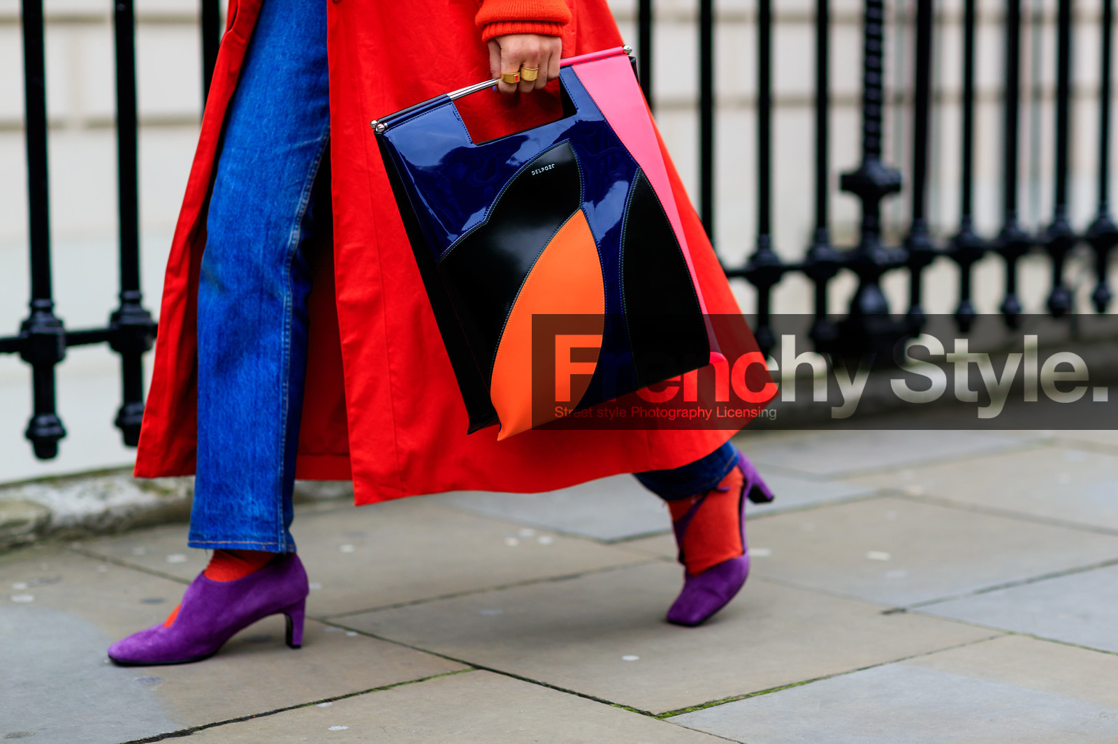 black bag, blue denim, denim pants, graphic bag, high heels, jeans, leather bag, leather shoes, multicolor bag, printed bag, purple shoes, red coat, trousers, street style, jonathan paciullo, FW, frenchystyle, fashion week, LFW, LONDON, AUTUMN WINTER 2018-2019, AW 18-19, FALL WINTER 2018-2019, FW 18-19, horizontal, atmosphere details, detail, carola bernard