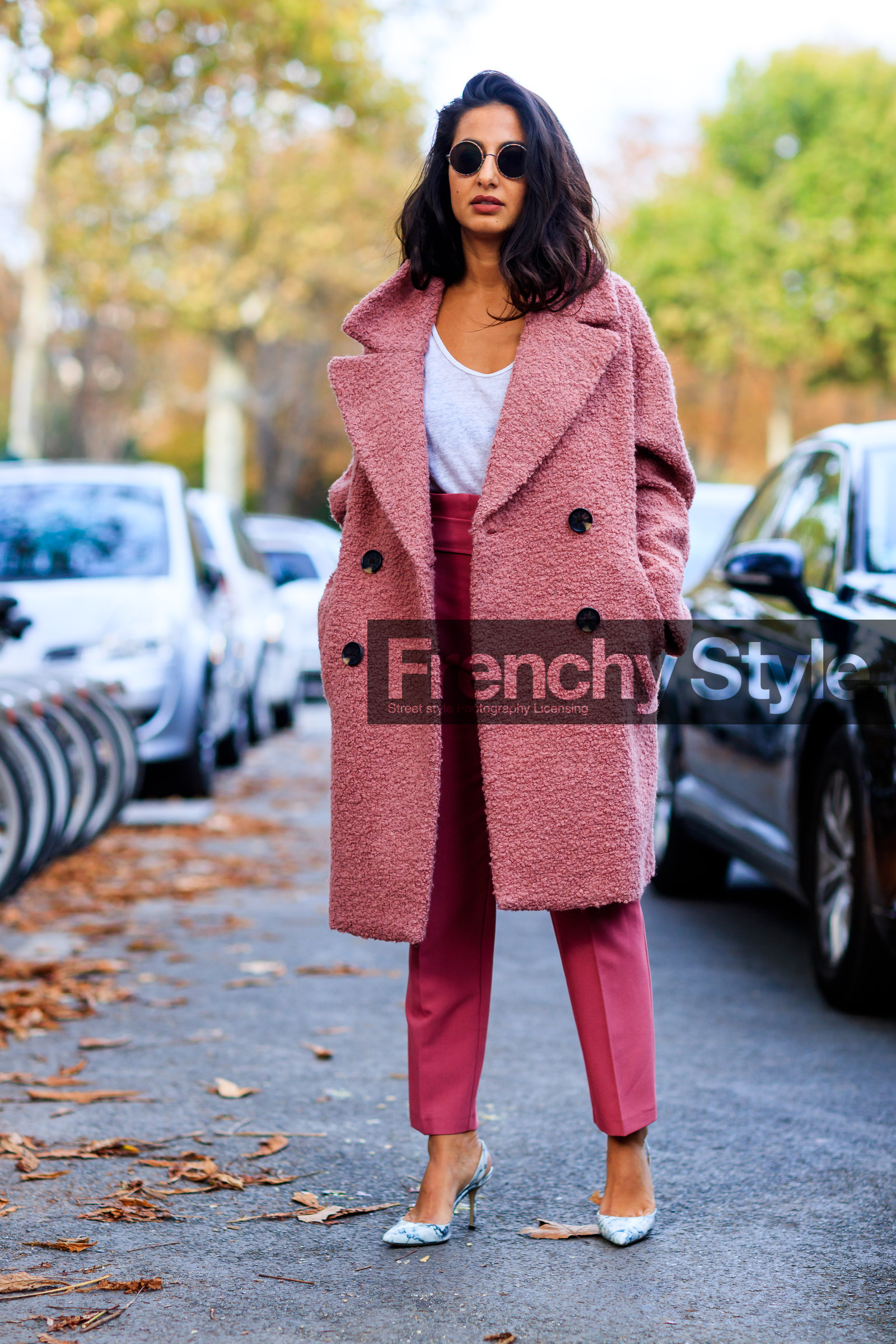 fashion week, frenchystyle, full length, FW, high heels, jonathan paciullo, leather shoes, PARIS, PFW, pink coat, pink pants, printed shoes, SPRING SUMMER 2018, SS 18, street style, sunglasses, trousers, vertical, white shoes, white t shirt, nausheen shah