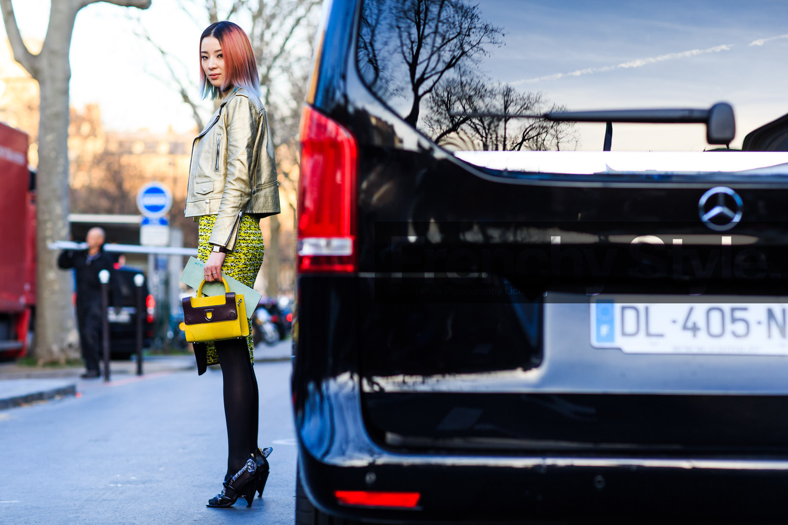 atmosphere details, AUTUMN WINTER 2016-2017, AW 16-17, black shoes, dyed hair, FALL WINTER 2016-2017, fashion week, frenchystyle, full length, FW, FW 16-17, golden jacket, high heels, horizontal, irene kim, jonathan paciullo, leather bag, leather jacket, leather perfecto, leather shoes, PARIS, PFW, pink hair, street style, tights, yellow bag, yellow dress