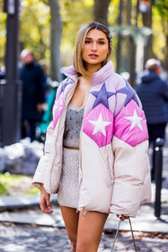 bag, mini skirt, pastel, pink bag, pink puffer, pink skirt, pink top, puffer, quilted skirt, skirt, stars, statement bag, fashion week, frenchystyle, FW, jonathan paciullo, street style, PFW, PARIS, SPRING SUMMER 2022, SS 22, vertical, atmosphere details