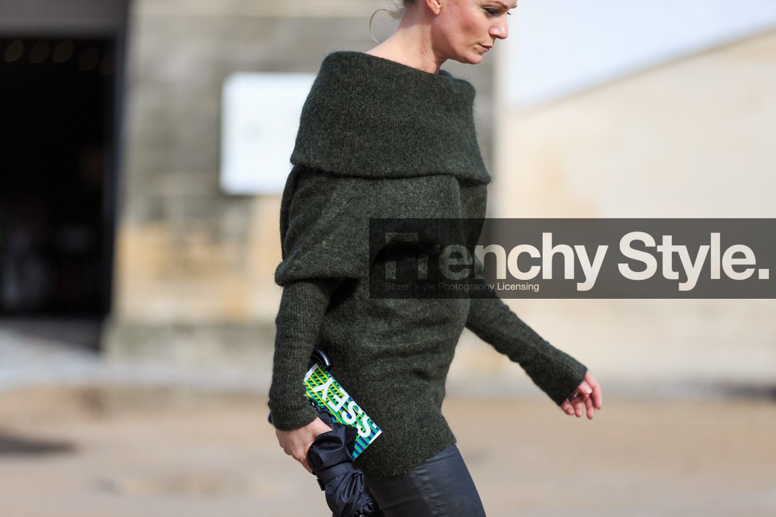 atmosphere details, AUTUMN WINTER 2016-2017, AW 16-17, detail, FALL WINTER 2016-2017, fashion week, frenchystyle, FW, FW 16-17, green sweater, horizontal, jonathan paciullo, kaki sweater, off the shoulder, PARIS, PFW, street style, umbrella