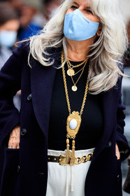 sophie fontanel, navy blue coat, navy blue pullover, golden necklace, multi necklace, big chain necklace, long necklace, golden belt, chain belt, metalic belt, jewel close up, necklace details, close up detail, goossens necklace, PARIS, PFW, fashion week, frenchystyle, FW, jonathan paciullo, street style, SPRING SUMMER 2021, SS 21, vertical, atmosphere details, detail