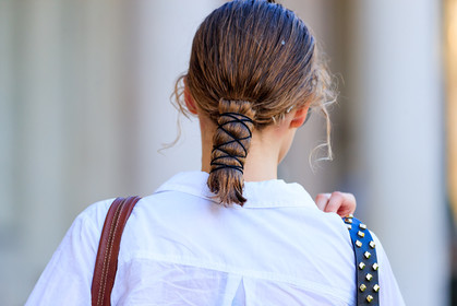 atmosphere details, detail, fashion week, frenchystyle, FW, hair, horizontal, jonathan paciullo, MFW, MILAN, model, ponytail, SPRING SUMMER 2018, SS 18, street style, white shirt